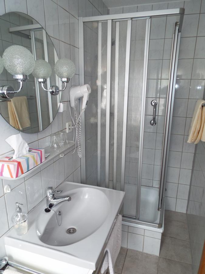 Hotel Garni Zum Reinhardswald Gewissenruh Buitenkant foto